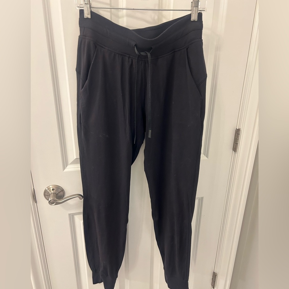 Lululemon 8 
Joggers